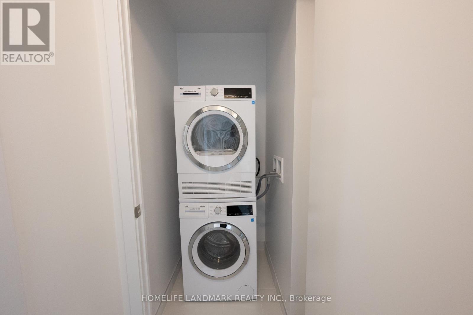 1225 - 5858 Yonge St Street, Toronto, ON - Indoor Photo Showing Laundry Room