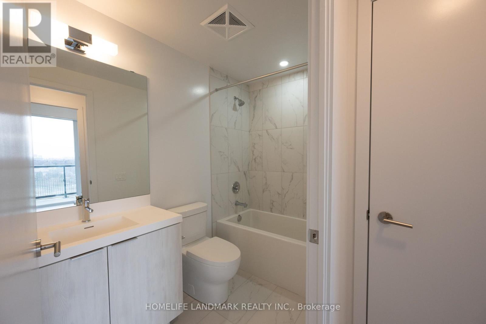1225 - 5858 Yonge St Street, Toronto, ON - Indoor Photo Showing Bathroom