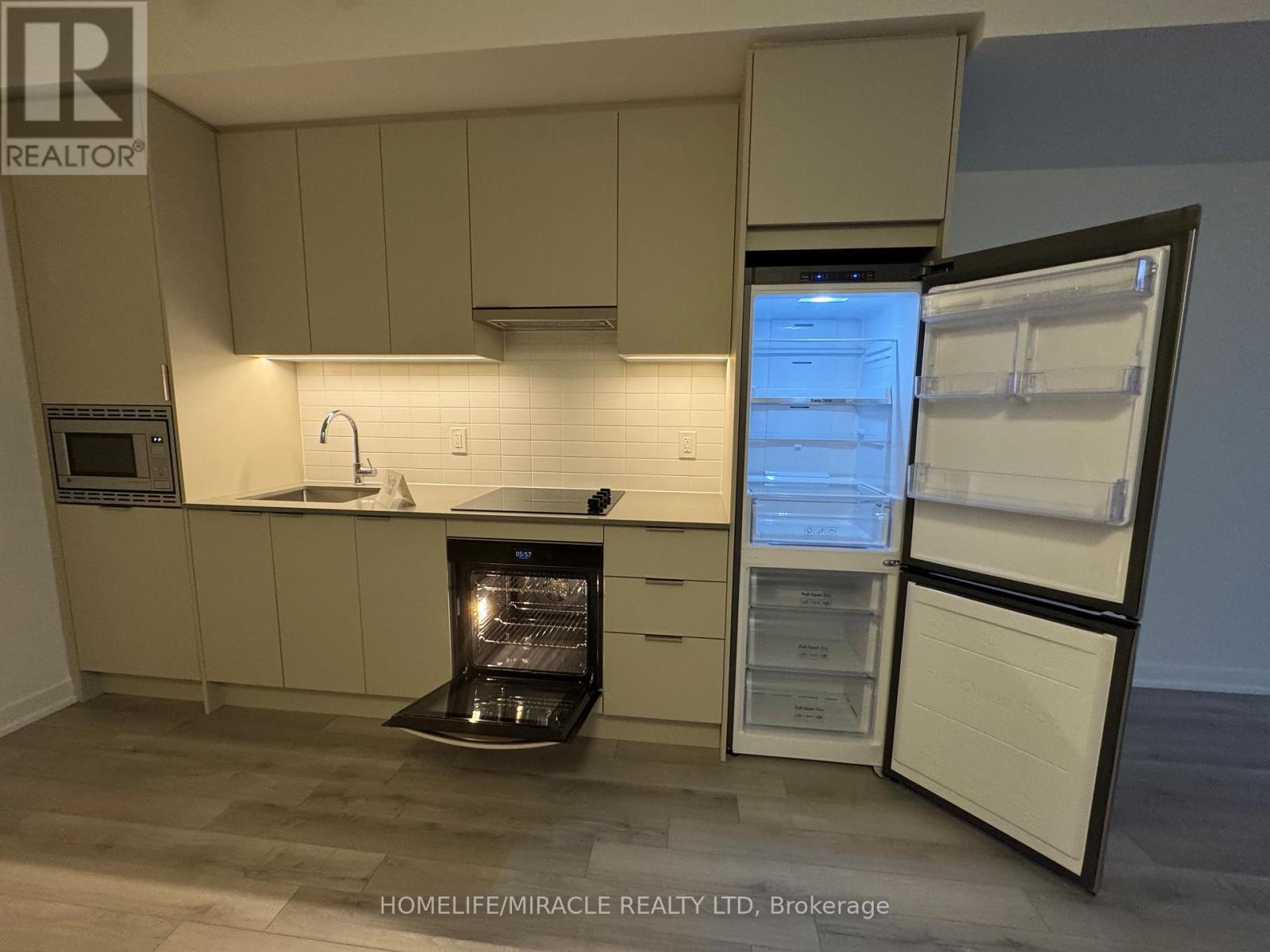 1706 - 3079 Trafalgar Road, Oakville, ON - Indoor