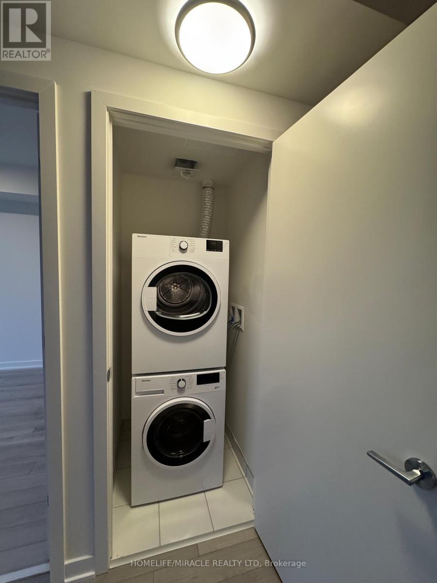 1706 - 3079 Trafalgar Road, Oakville, ON - Indoor Photo Showing Laundry Room