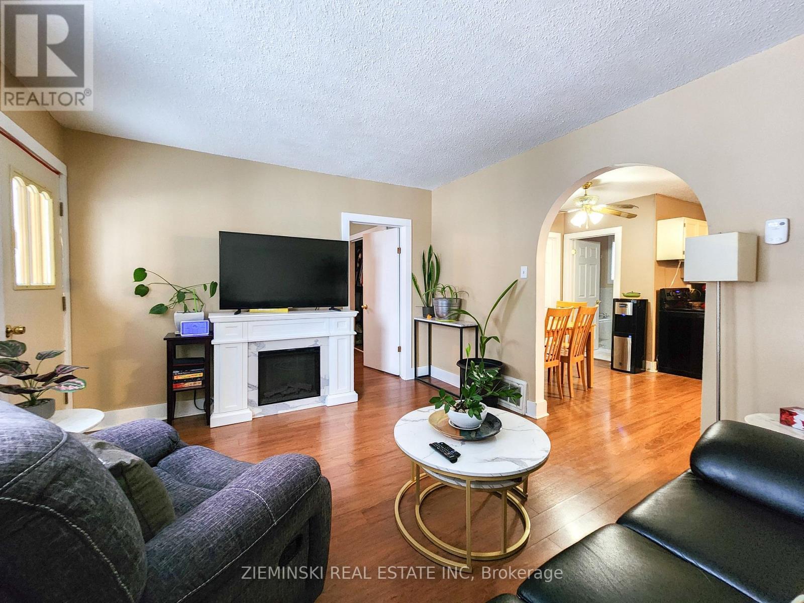 123 Picadilly Circle, Iroquois Falls, ON - Indoor Photo Showing Living Room With Fireplace