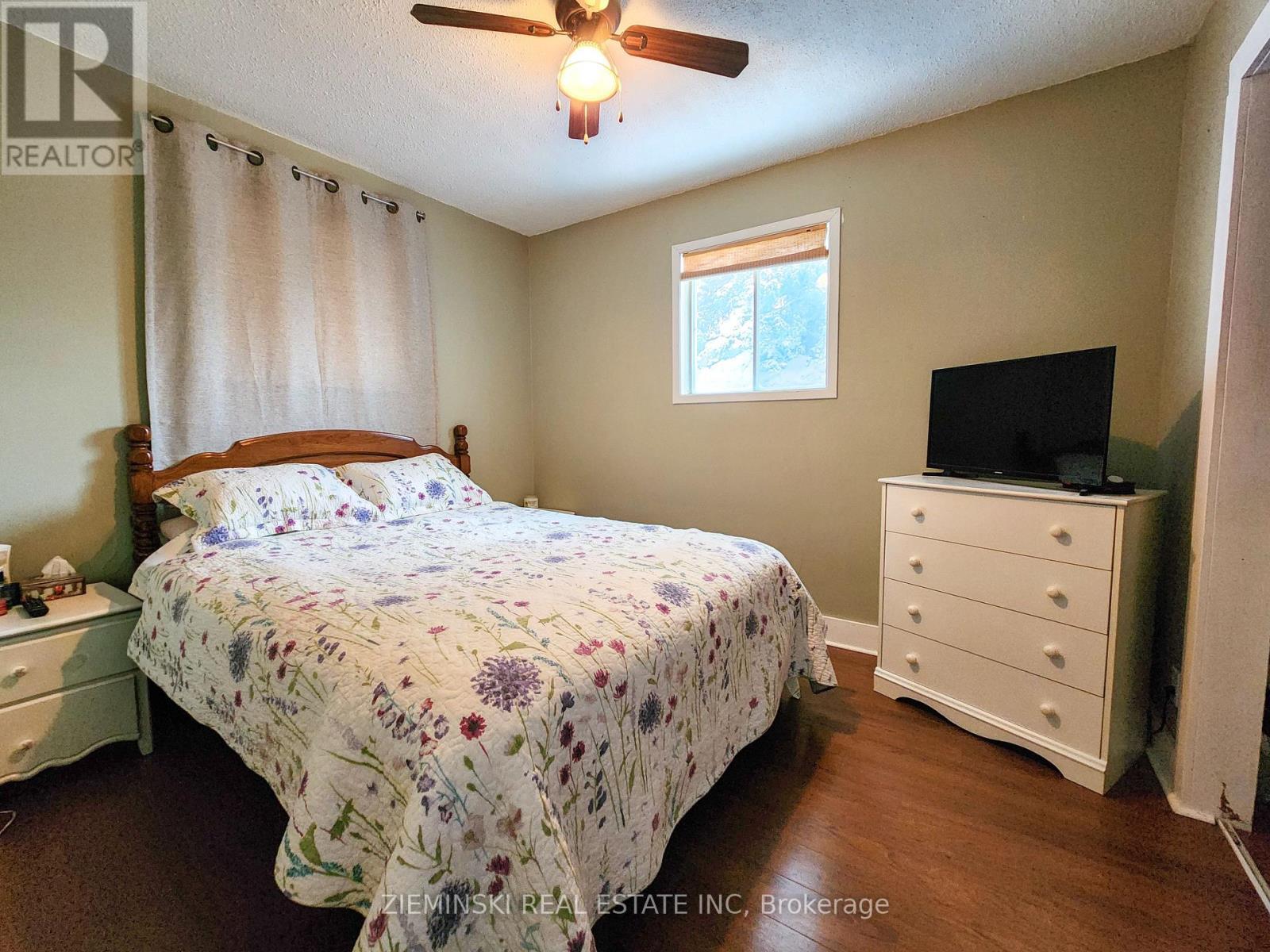 123 Picadilly Circle, Iroquois Falls, ON - Indoor Photo Showing Bedroom