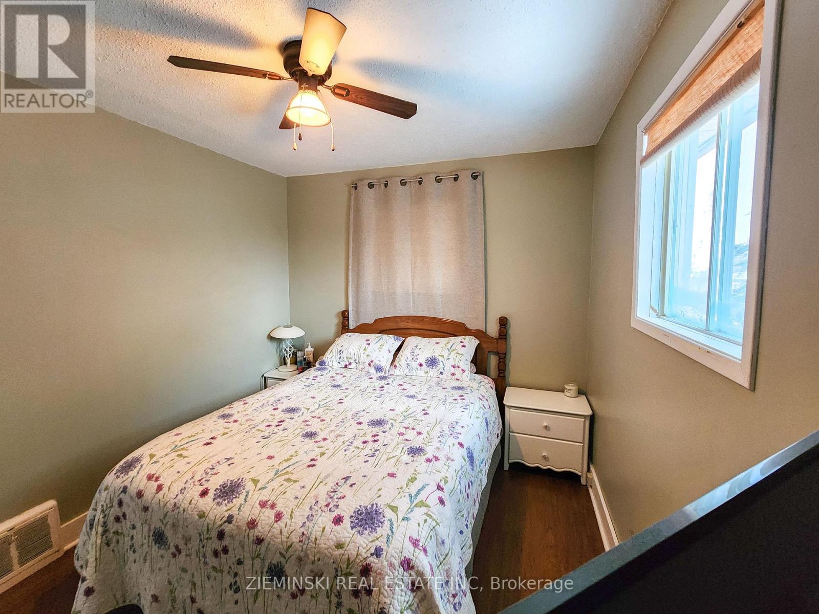 123 Picadilly Circle, Iroquois Falls, ON - Indoor Photo Showing Bedroom