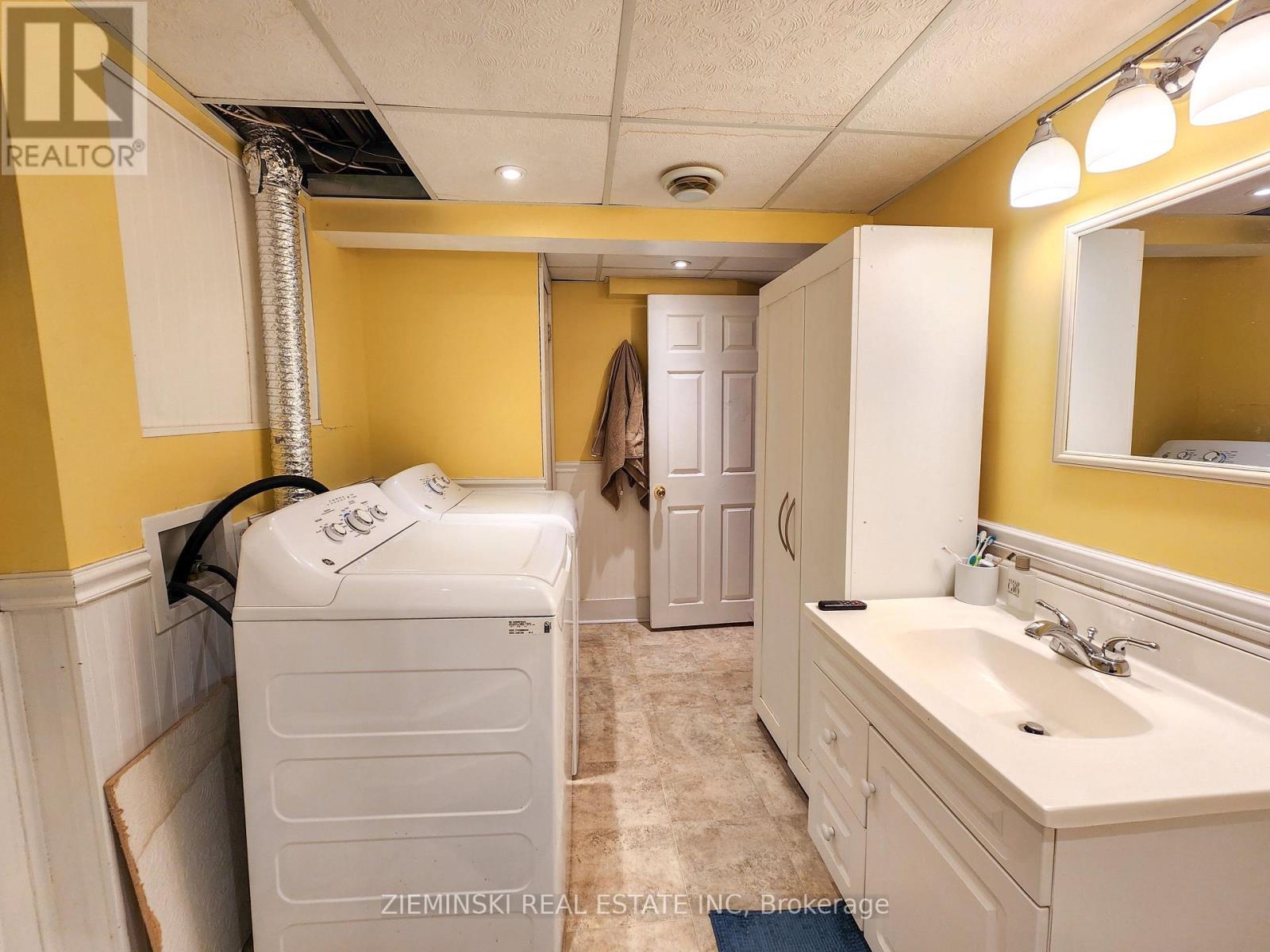 123 Picadilly Circle, Iroquois Falls, ON - Indoor Photo Showing Laundry Room