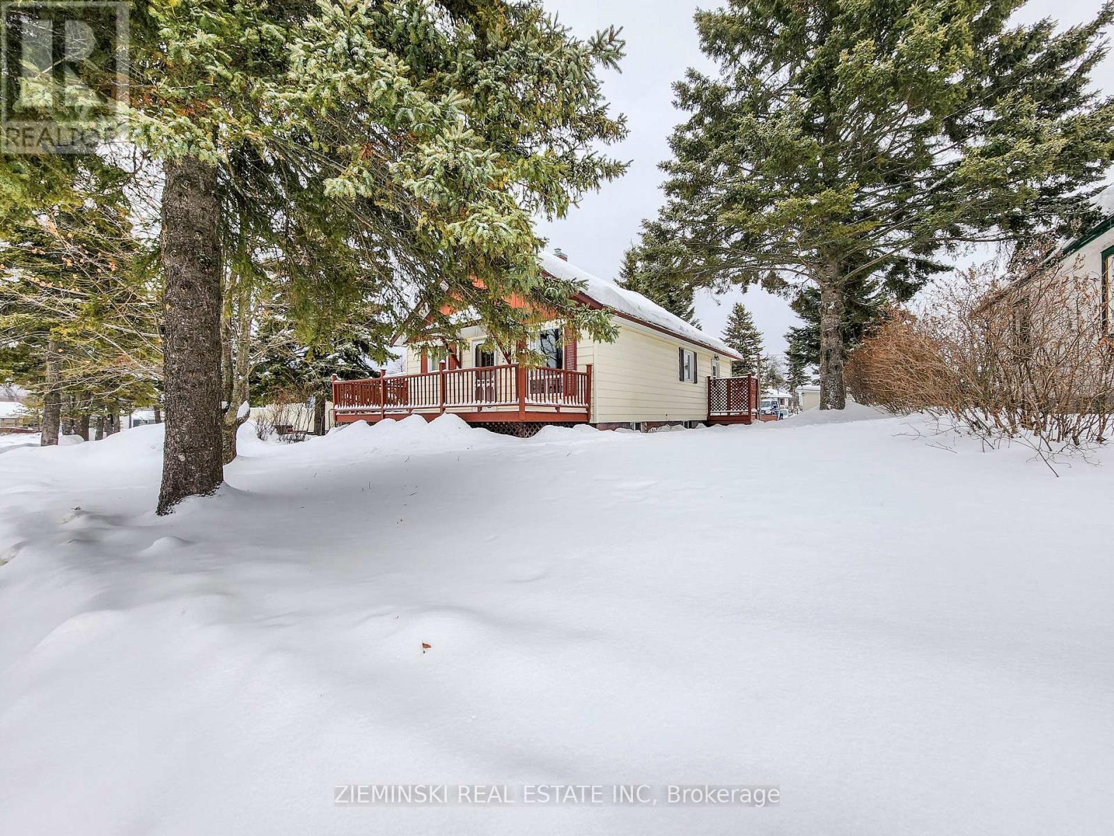 123 Picadilly Circle, Iroquois Falls, ON - Outdoor