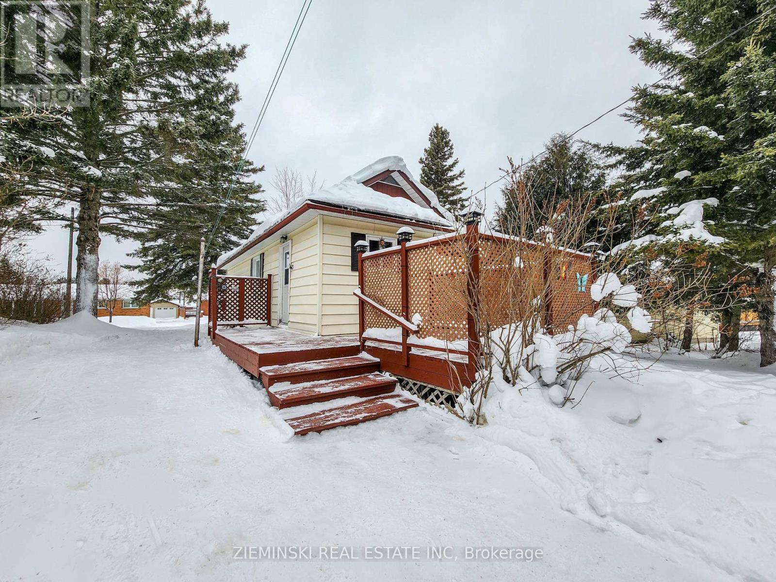 123 Picadilly Circle, Iroquois Falls, ON - Outdoor