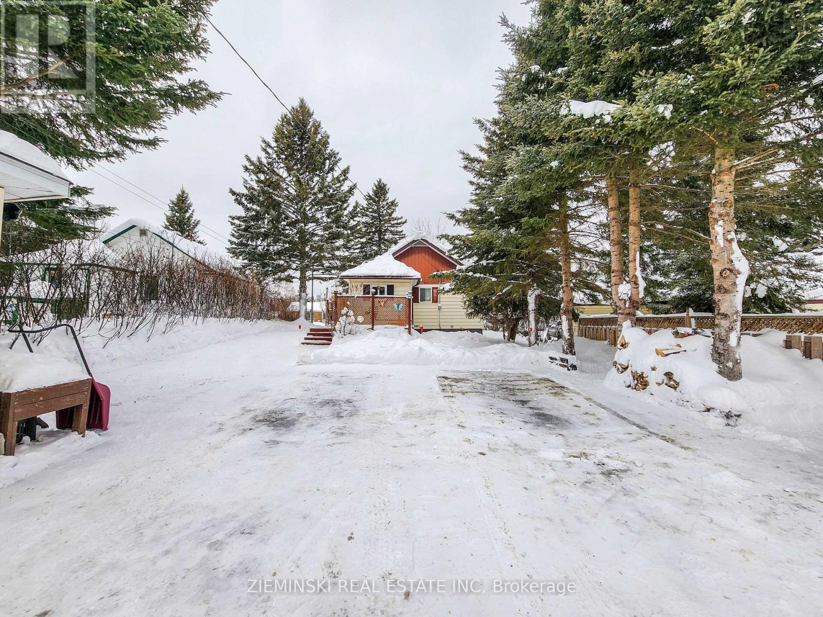 123 Picadilly Circle, Iroquois Falls, ON - Outdoor