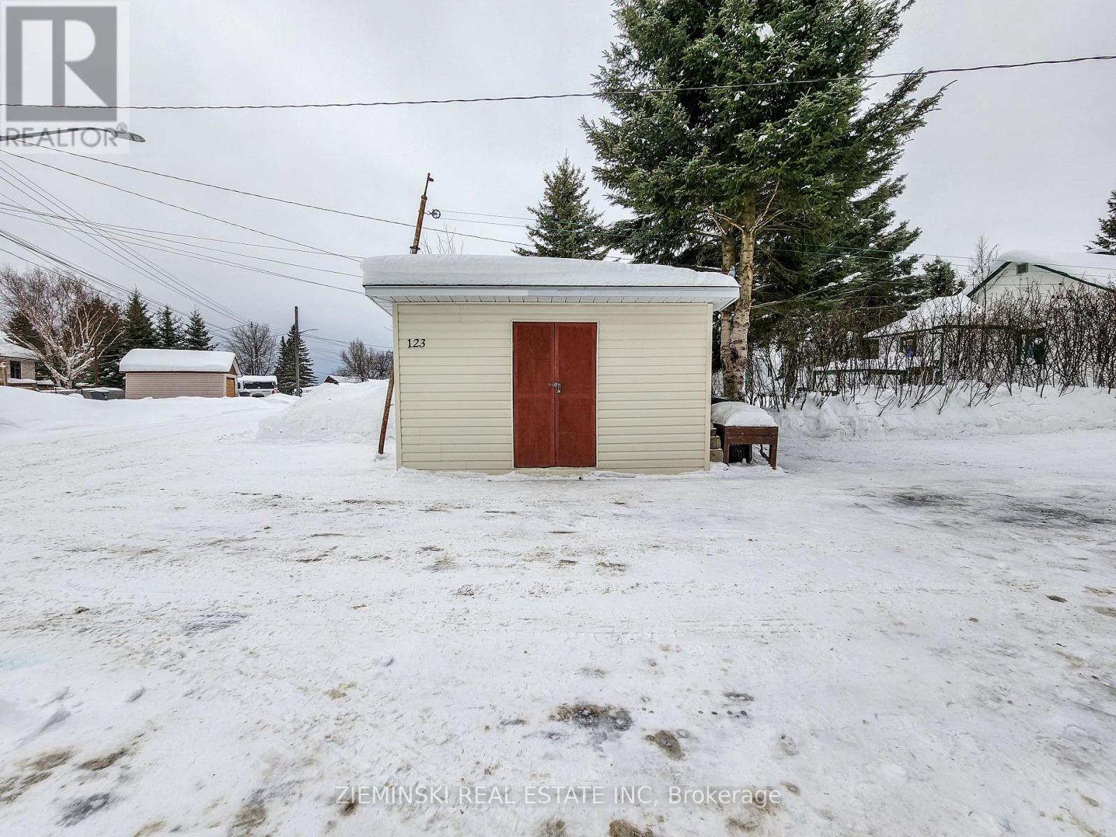 123 Picadilly Circle, Iroquois Falls, ON - Outdoor