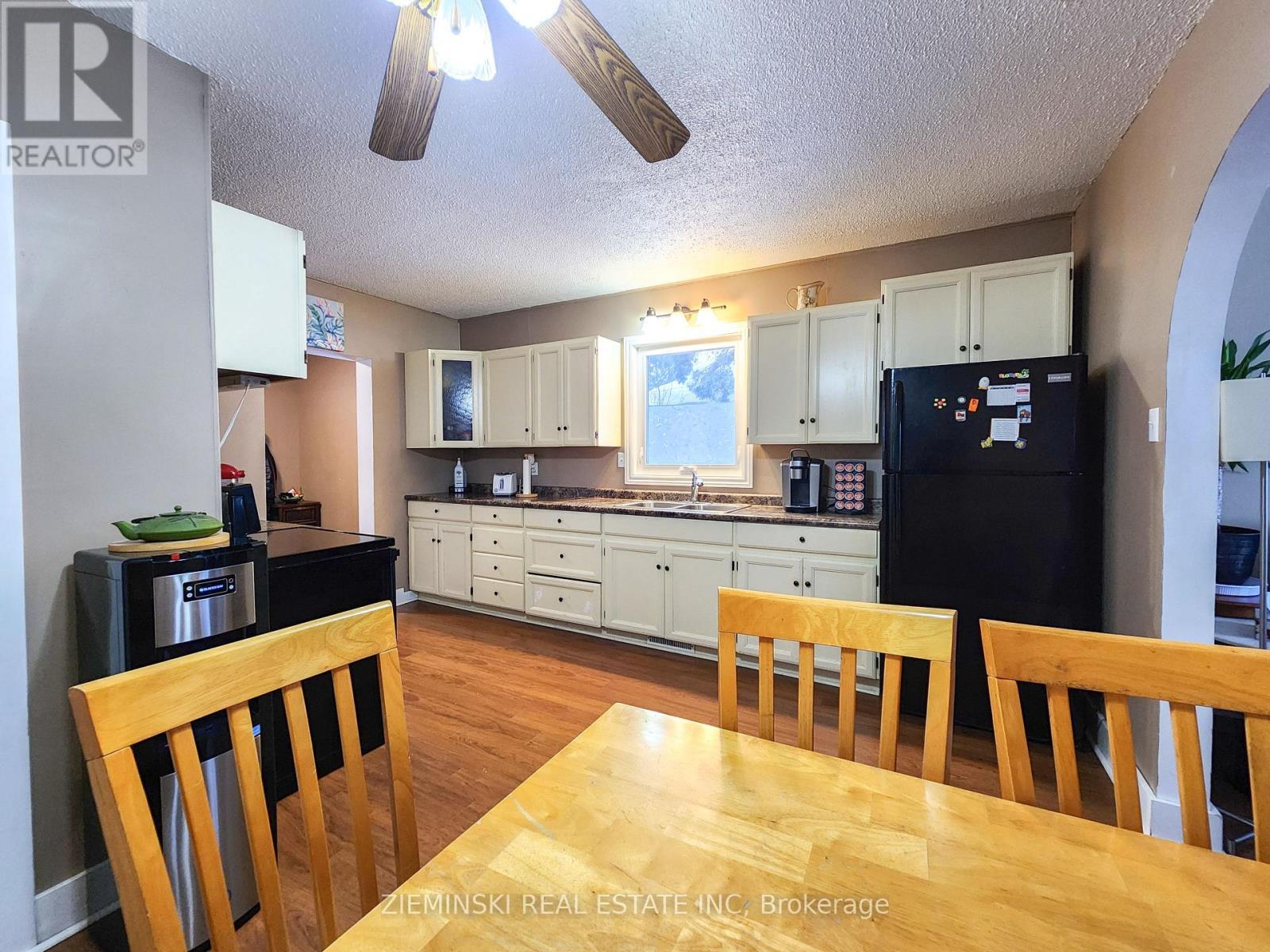 123 Picadilly Circle, Iroquois Falls, ON - Indoor