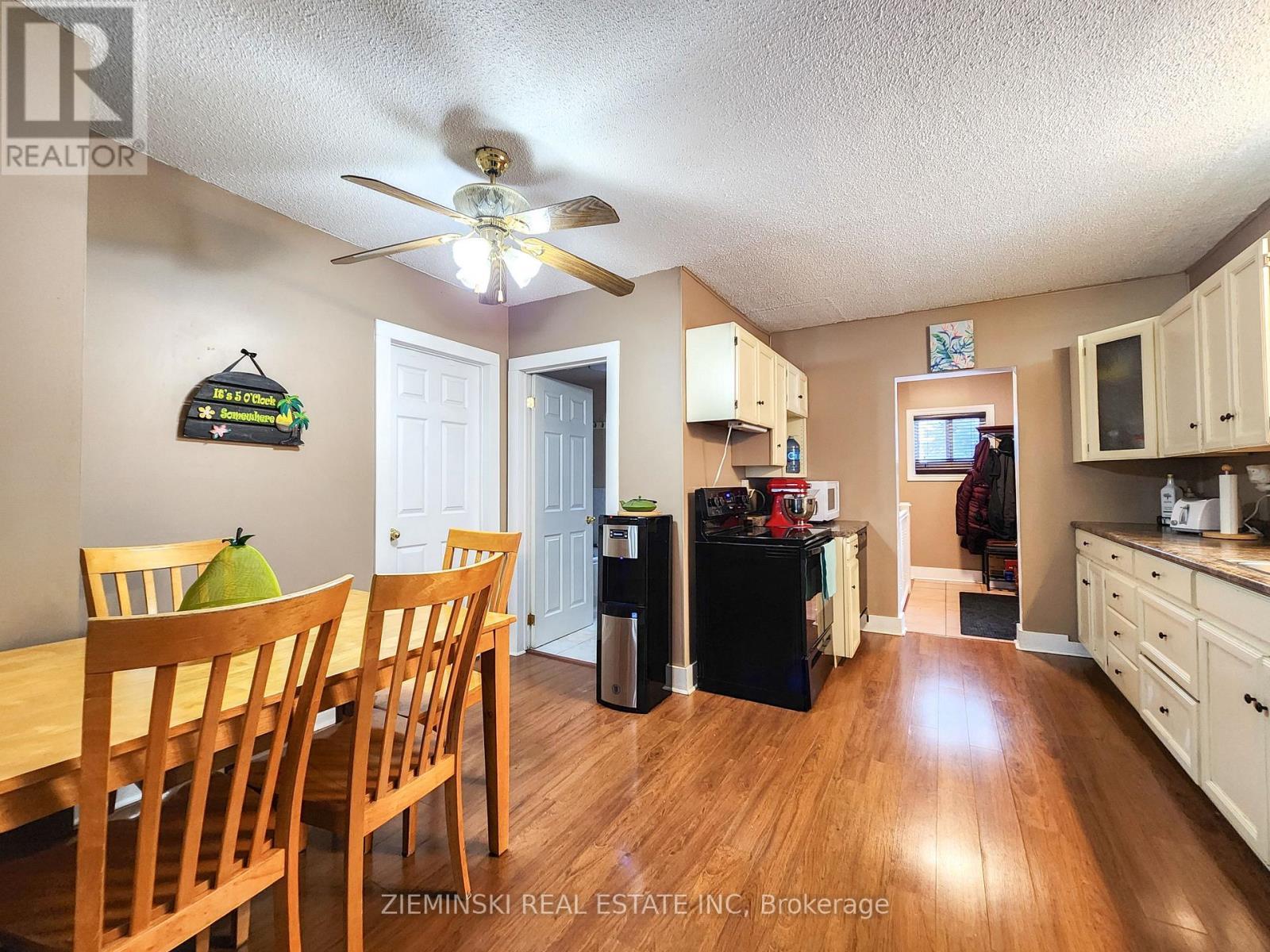 123 Picadilly Circle, Iroquois Falls, ON - Indoor Photo Showing Dining Room