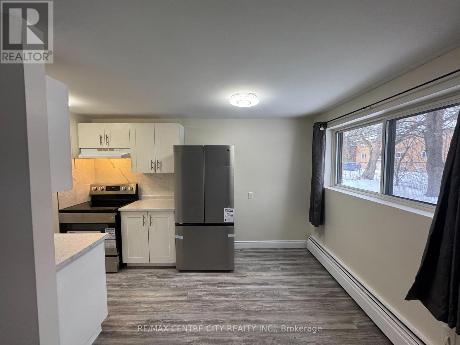 114 - 1825 Whitney Street E, London East (East H), ON - Indoor Photo Showing Kitchen