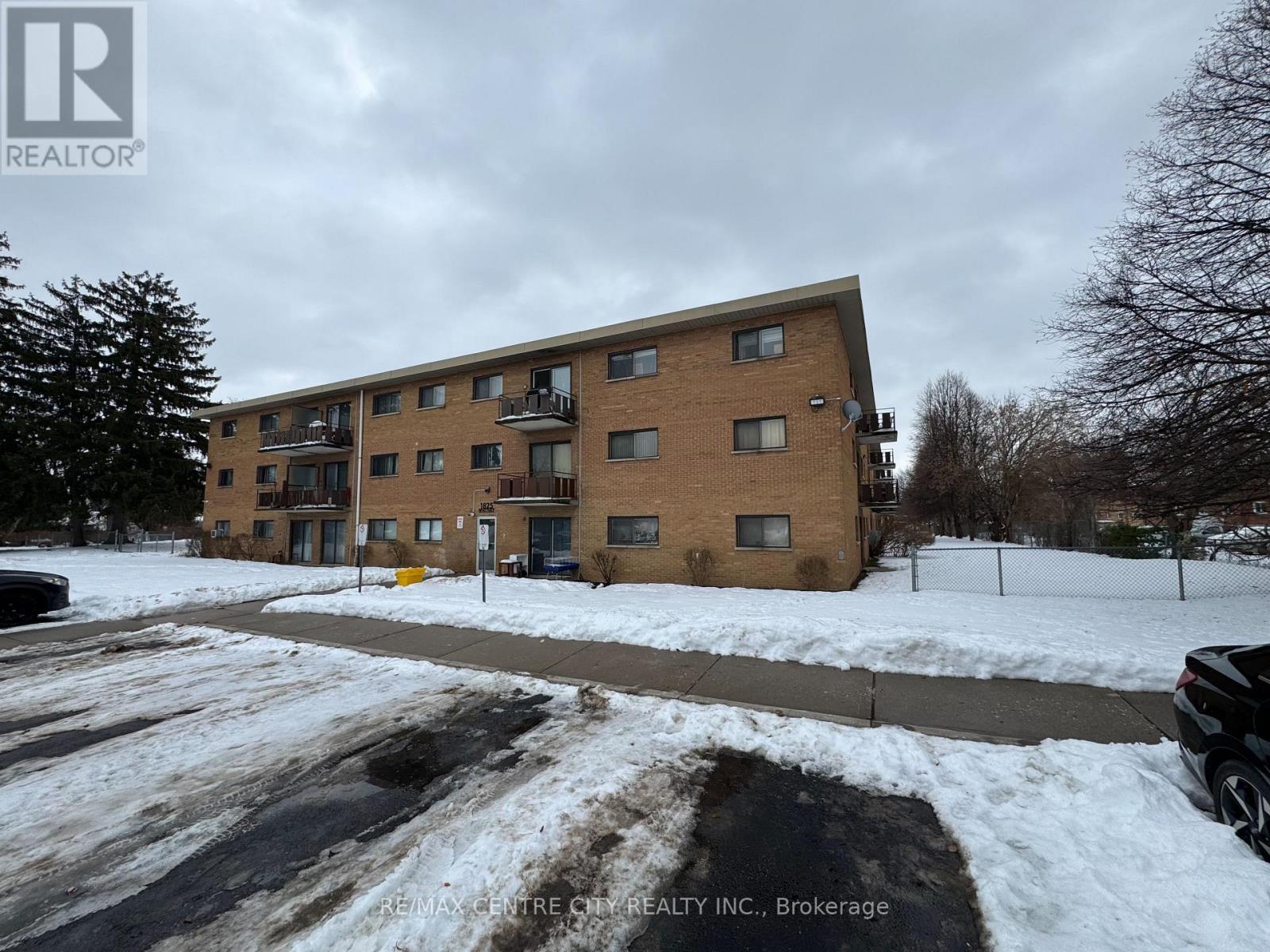 114 - 1825 Whitney Street E, London East (East H), ON - Outdoor