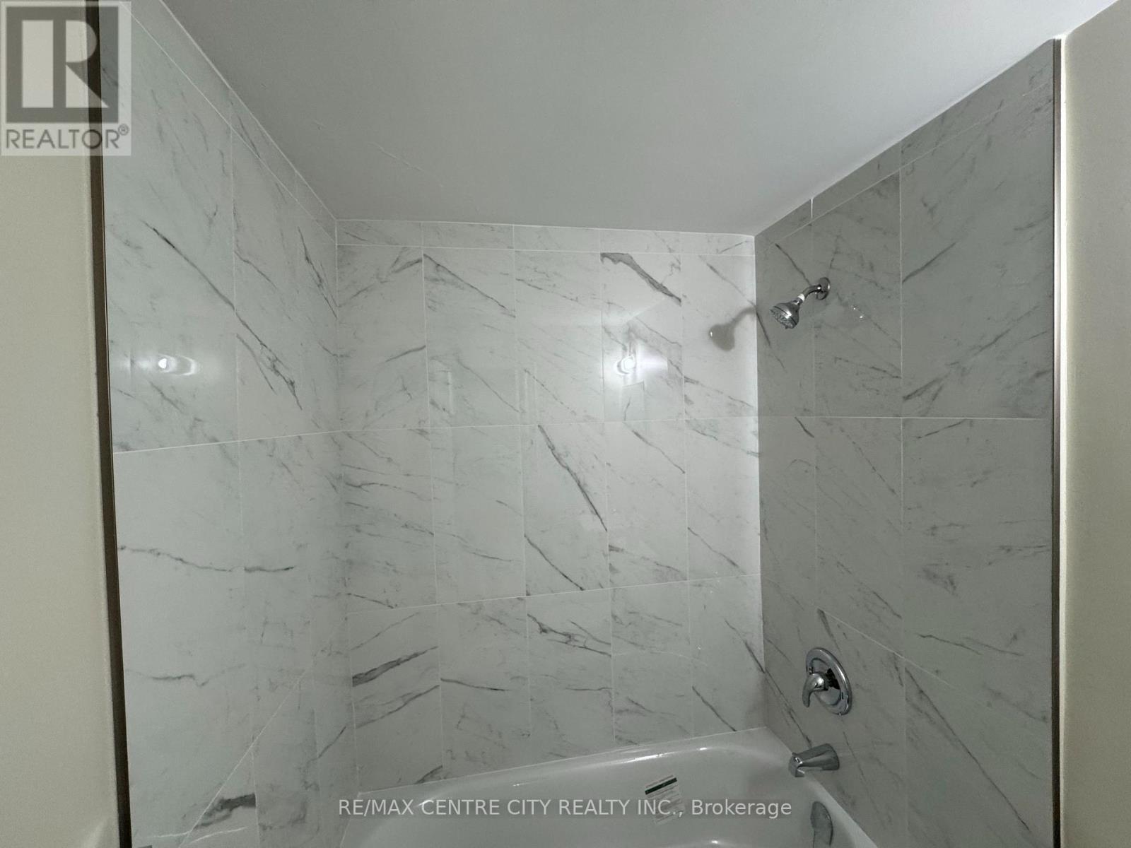 114 - 1825 Whitney Street E, London East (East H), ON - Indoor Photo Showing Bathroom