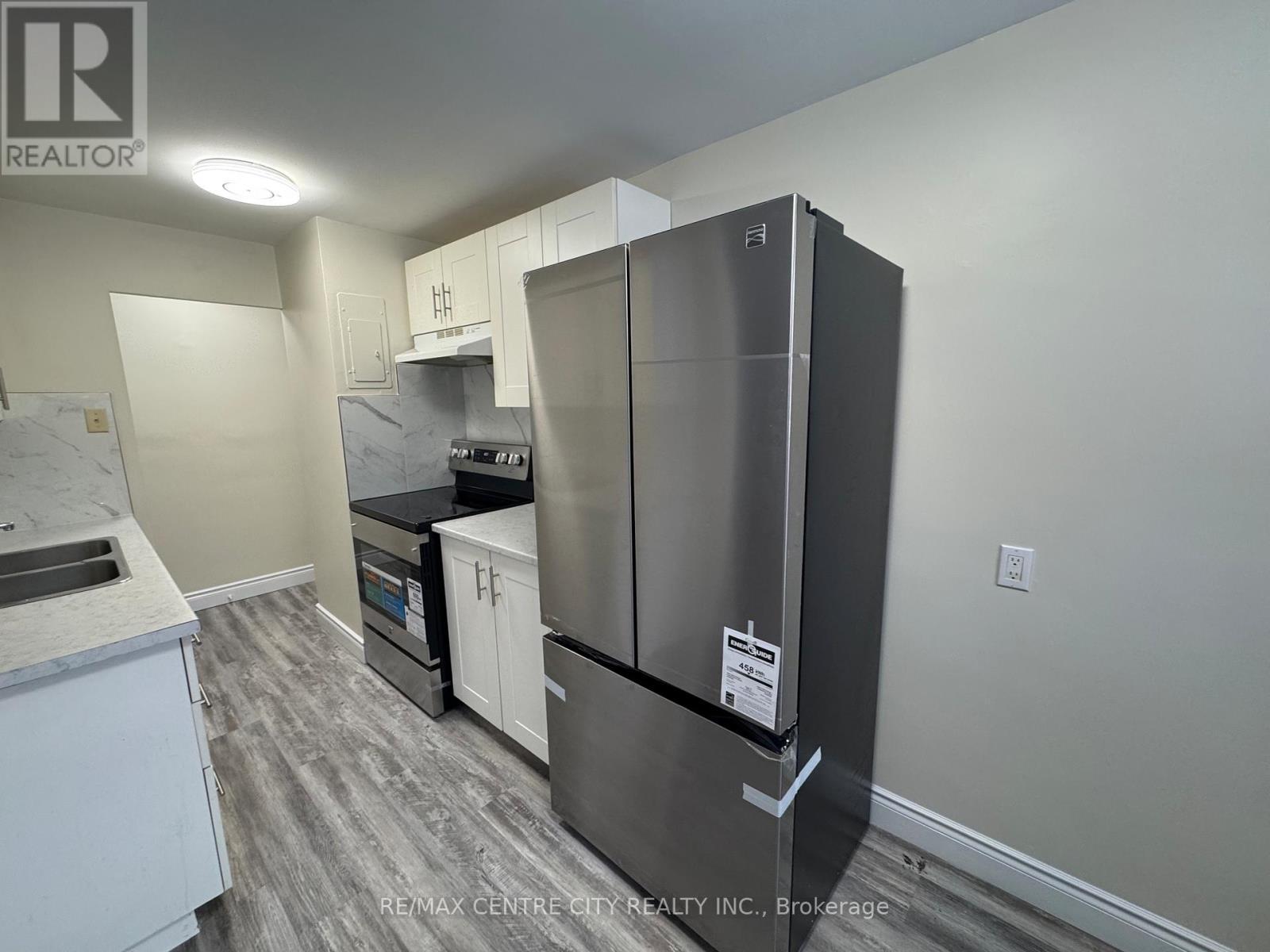114 - 1825 Whitney Street E, London East (East H), ON - Indoor Photo Showing Kitchen