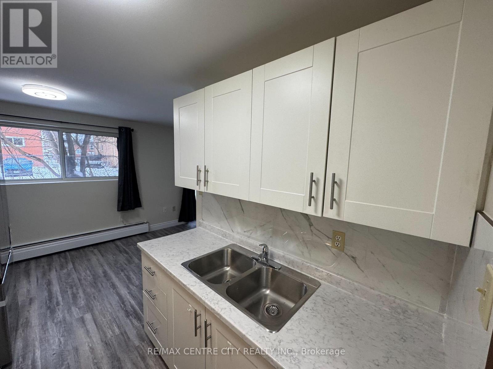 114 - 1825 Whitney Street E, London East (East H), ON - Indoor Photo Showing Kitchen With Double Sink