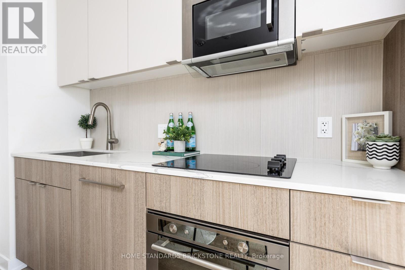 314 - 840 St Clair Avenue, Toronto, ON - Indoor Photo Showing Kitchen