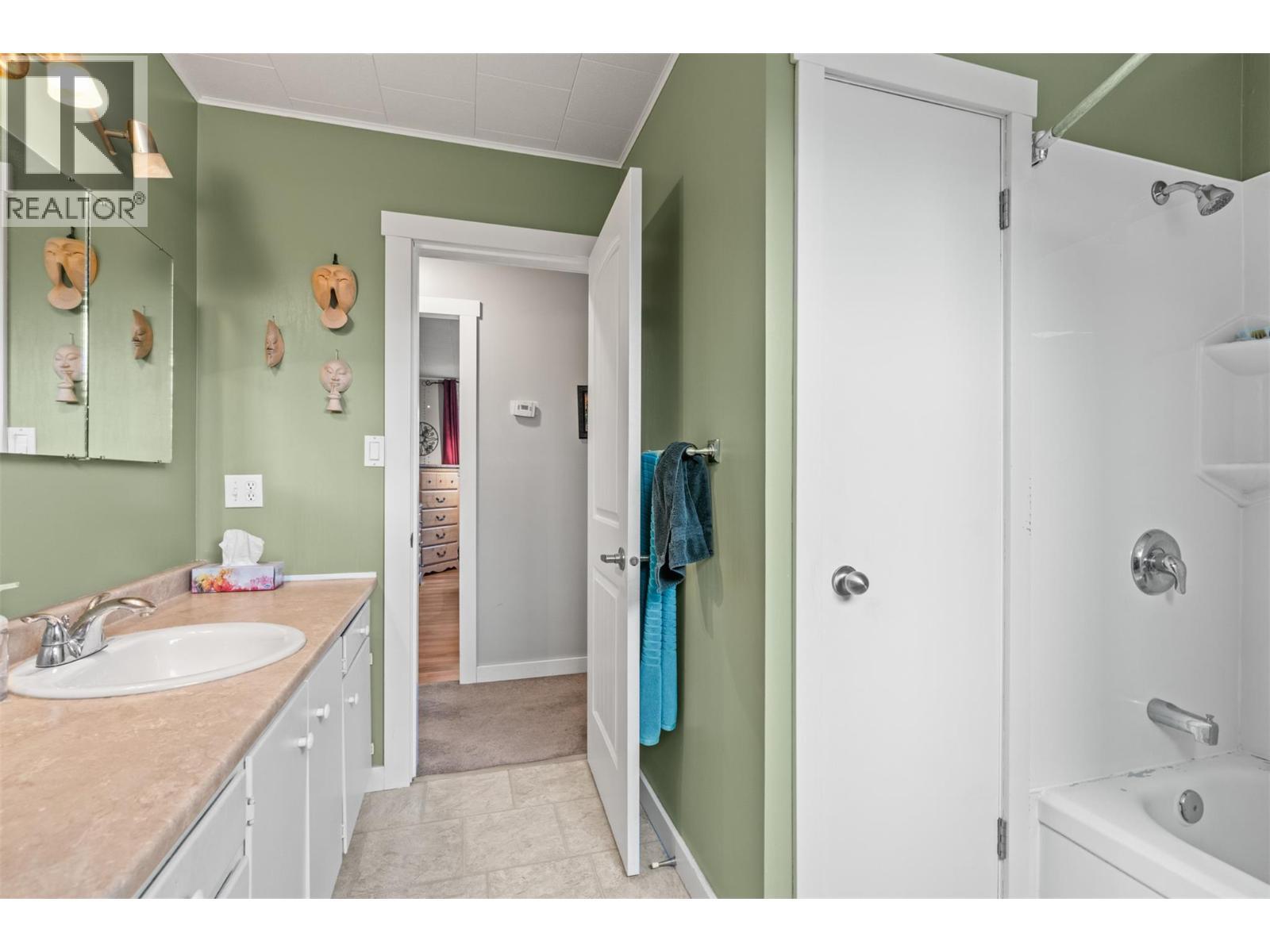 5207 Alain Road, Vernon, BC - Indoor Photo Showing Bathroom