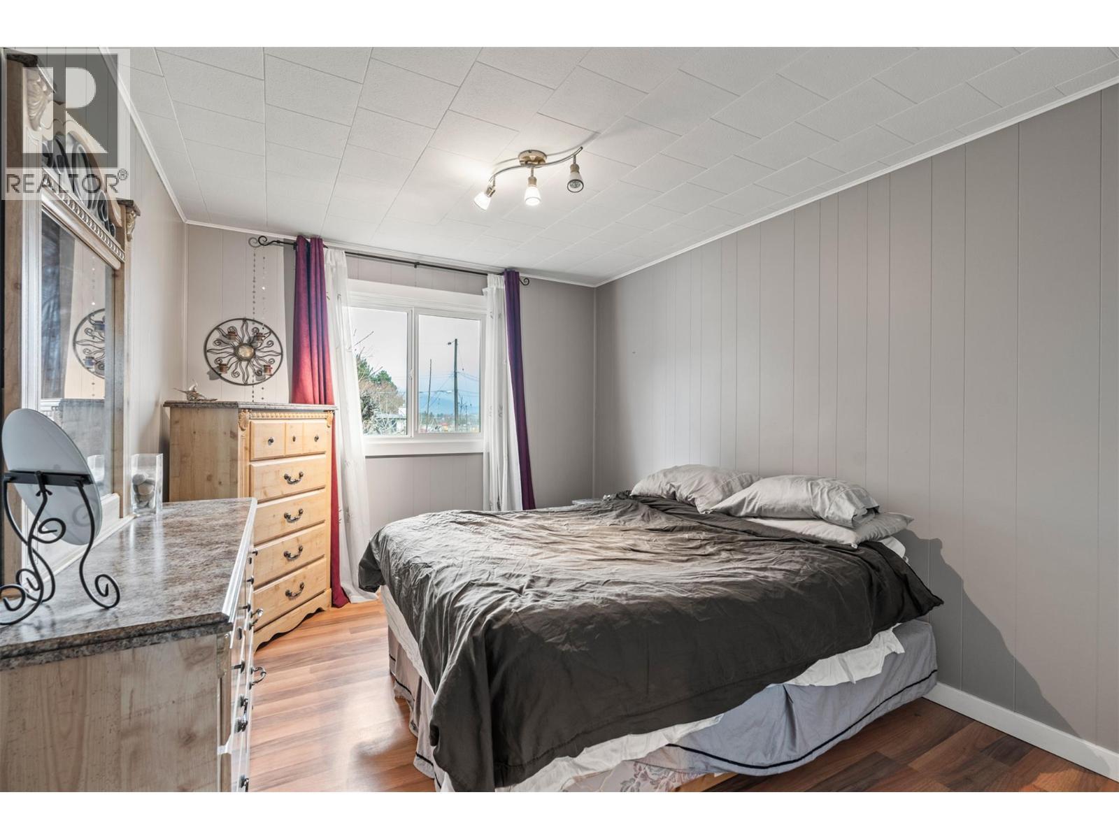 5207 Alain Road, Vernon, BC - Indoor Photo Showing Bedroom