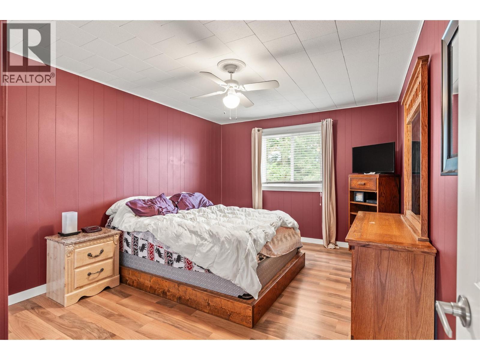 5207 Alain Road, Vernon, BC - Indoor Photo Showing Bedroom