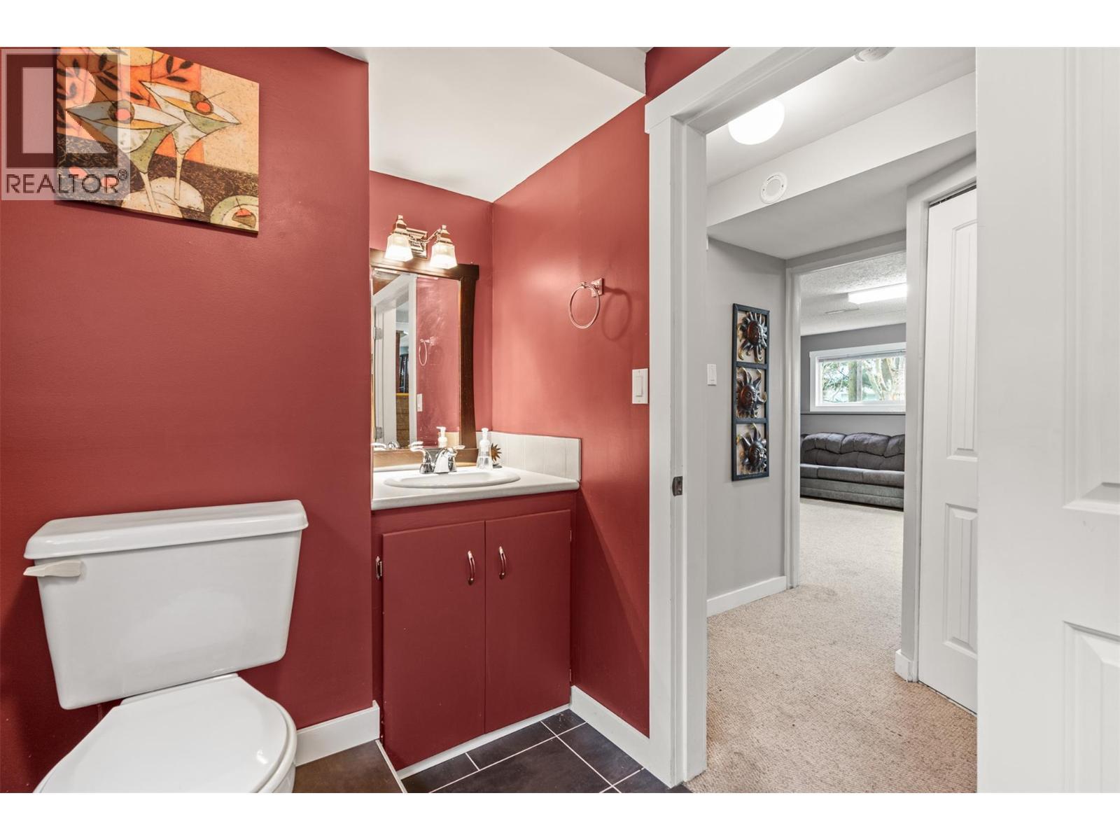 Lower Level Bath - 5207 Alain Road, Vernon, BC - Indoor Photo Showing Bathroom
