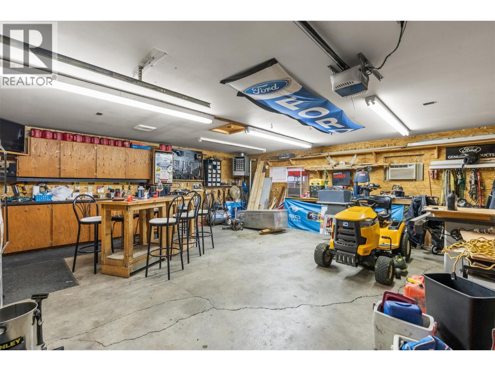 5207 Alain Road, Vernon, BC - Indoor Photo Showing Garage