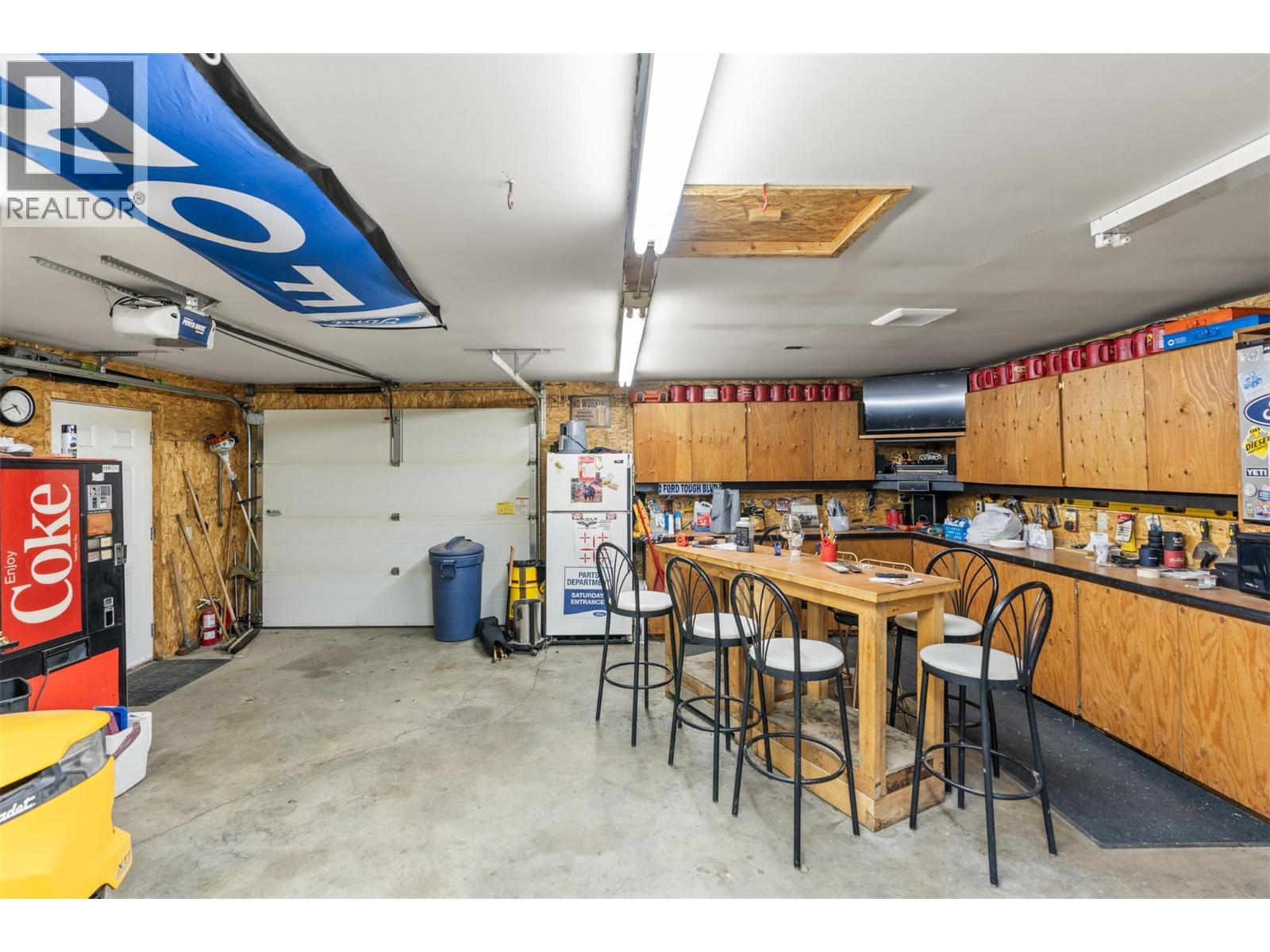 5207 Alain Road, Vernon, BC - Indoor Photo Showing Garage