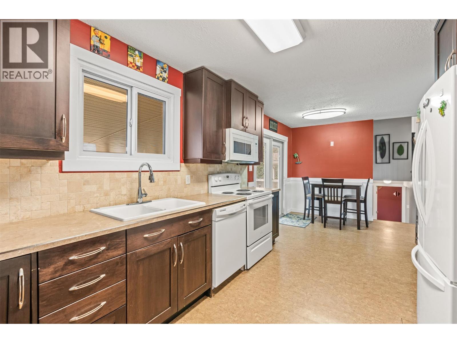5207 Alain Road, Vernon, BC - Indoor Photo Showing Kitchen
