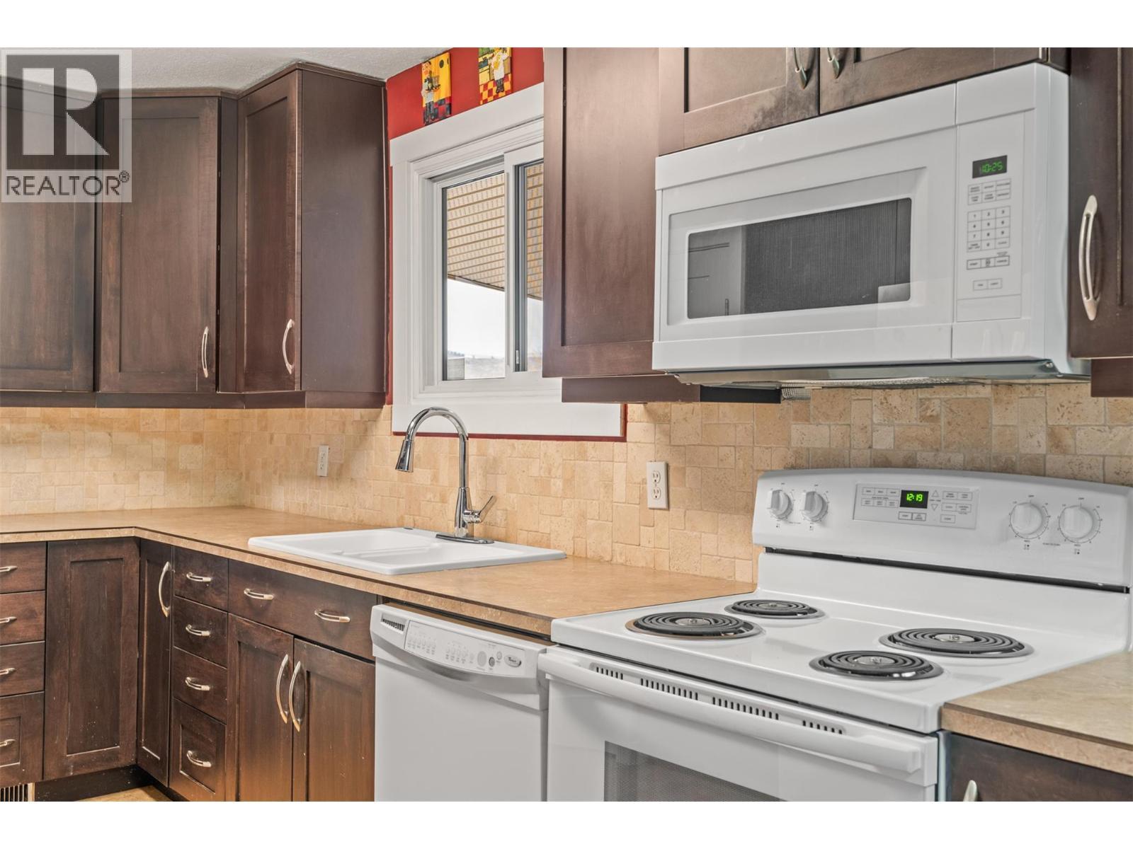 5207 Alain Road, Vernon, BC - Indoor Photo Showing Kitchen