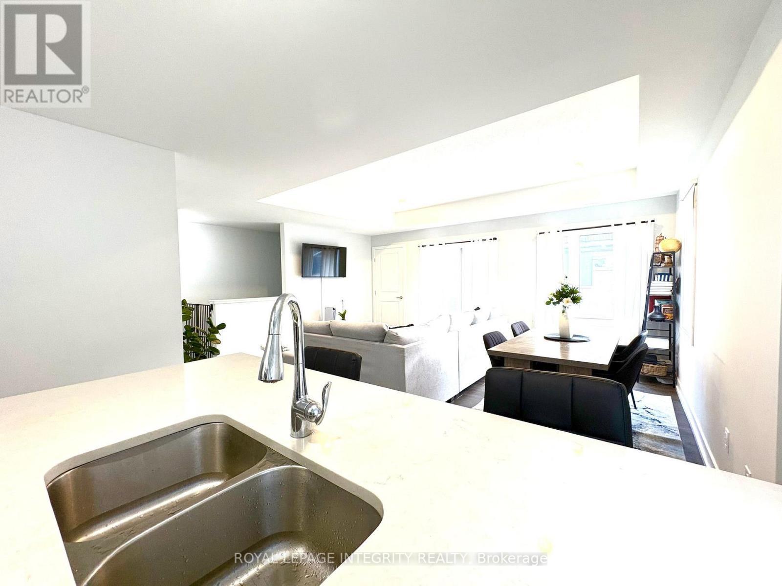 129 - 258 Anyolite Private, Ottawa, ON - Indoor Photo Showing Kitchen With Double Sink