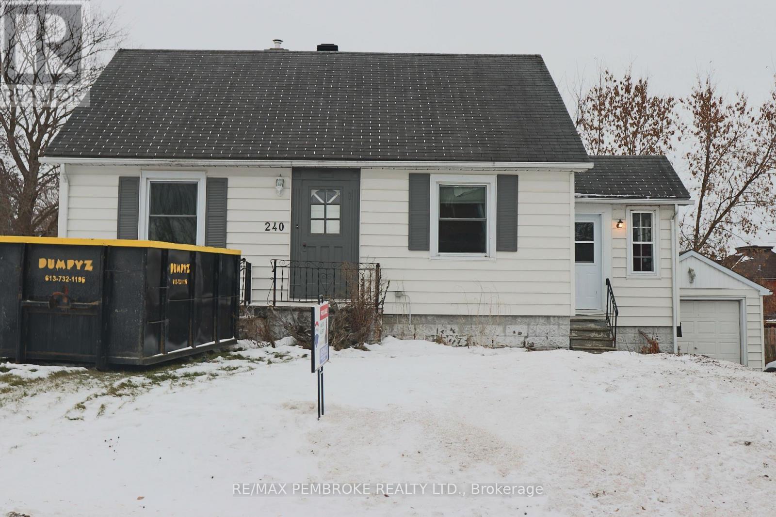 240 Dunlop Street, Pembroke, ON - Outdoor