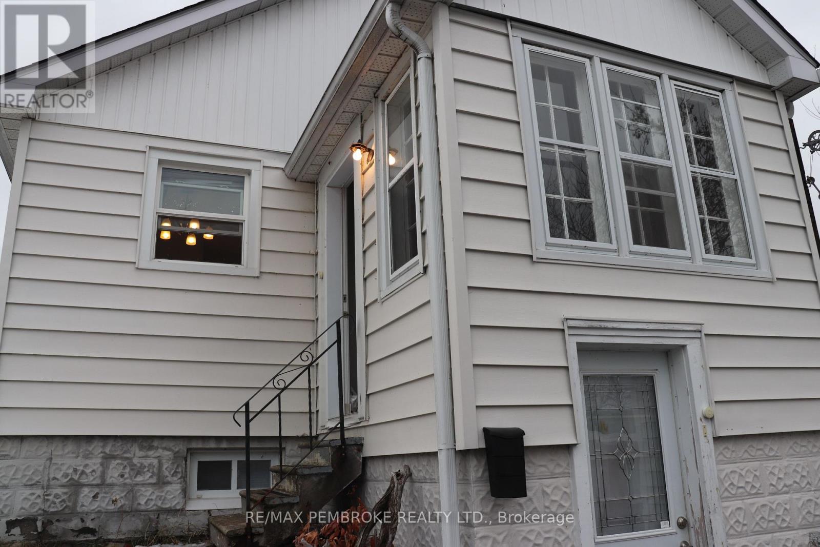 240 Dunlop Street, Pembroke, ON - Outdoor