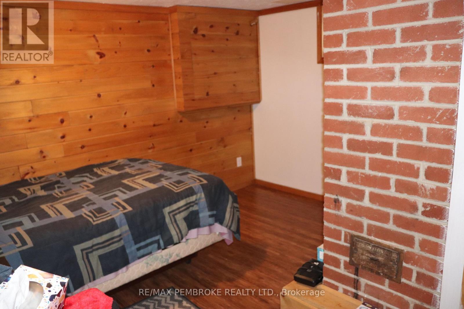 240 Dunlop Street, Pembroke, ON - Indoor Photo Showing Bedroom