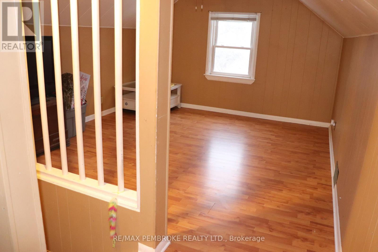 240 Dunlop Street, Pembroke, ON - Indoor Photo Showing Other Room