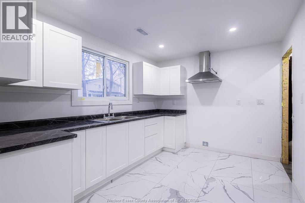 1179 Prado Place, Windsor, ON - Indoor Photo Showing Kitchen With Double Sink