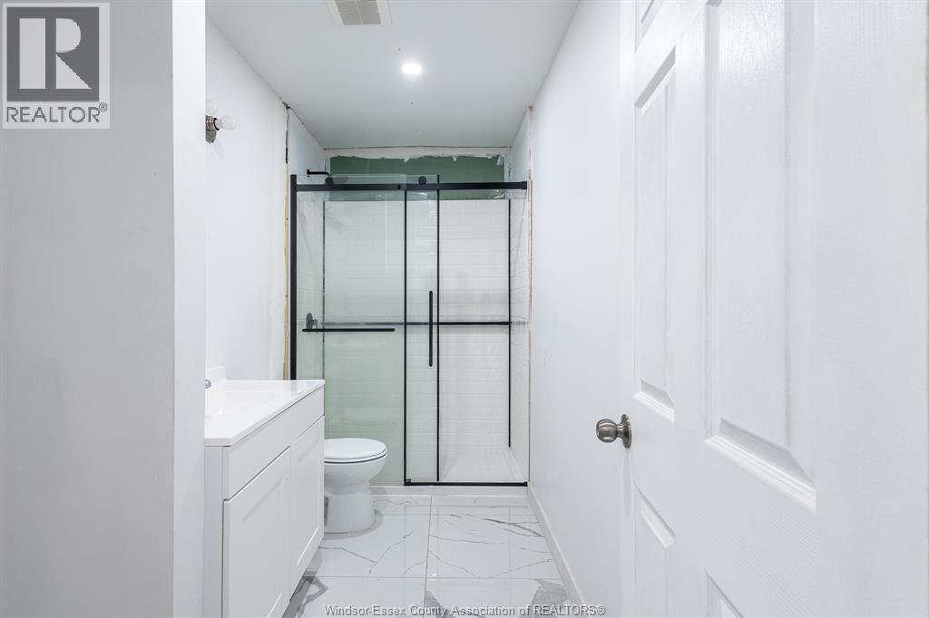 1179 Prado Place, Windsor, ON - Indoor Photo Showing Bathroom