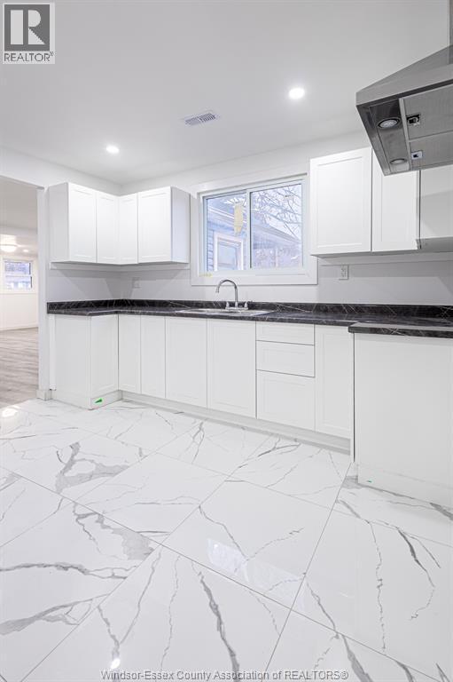 1179 Prado Place, Windsor, ON - Photo Showing Kitchen
