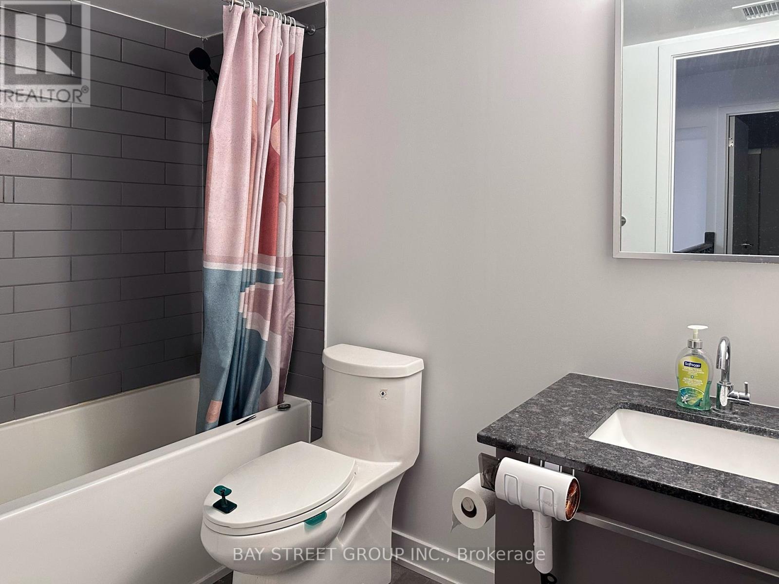 5 - 150 Flemington Road, Toronto, ON - Indoor Photo Showing Bathroom