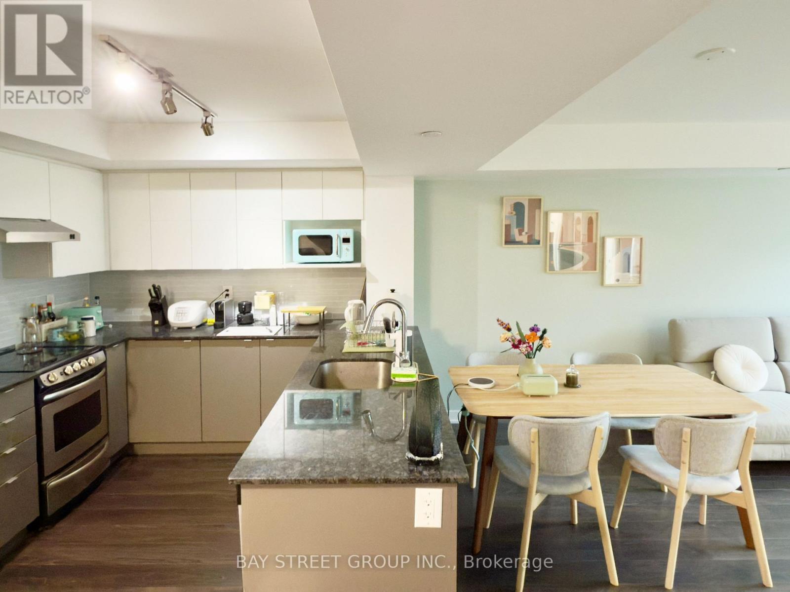5 - 150 Flemington Road, Toronto, ON - Indoor Photo Showing Kitchen