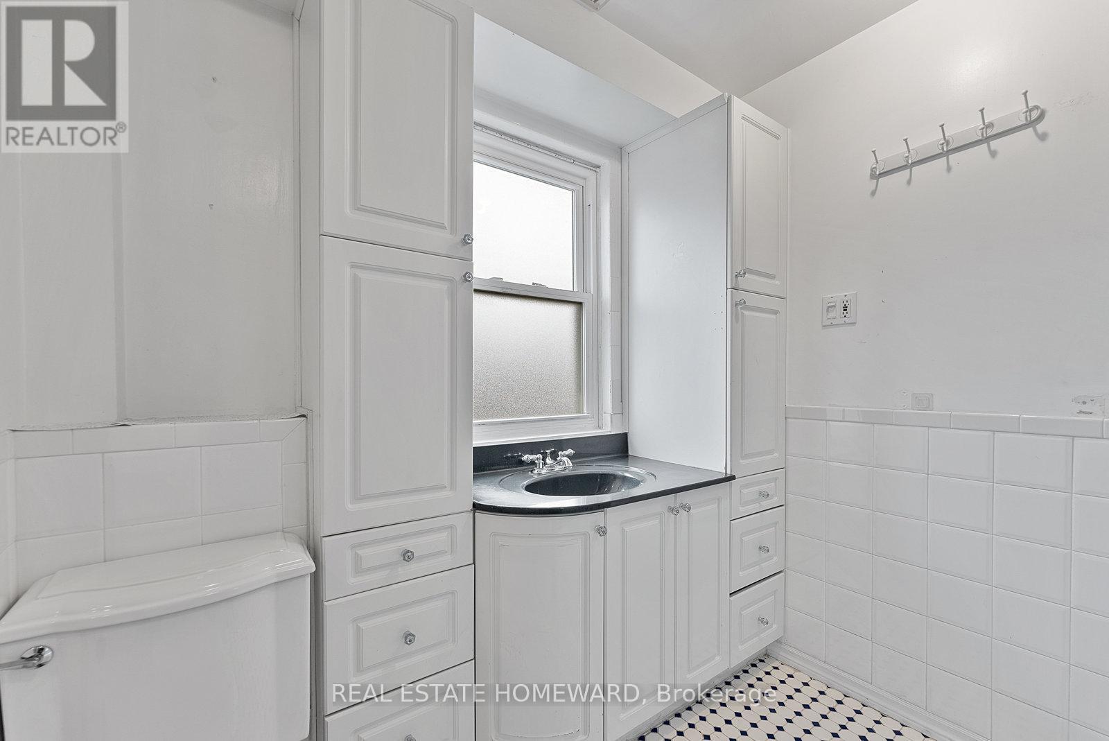 2Nd Floor - 983 Victoria Park Avenue, Toronto, ON - Indoor Photo Showing Bathroom