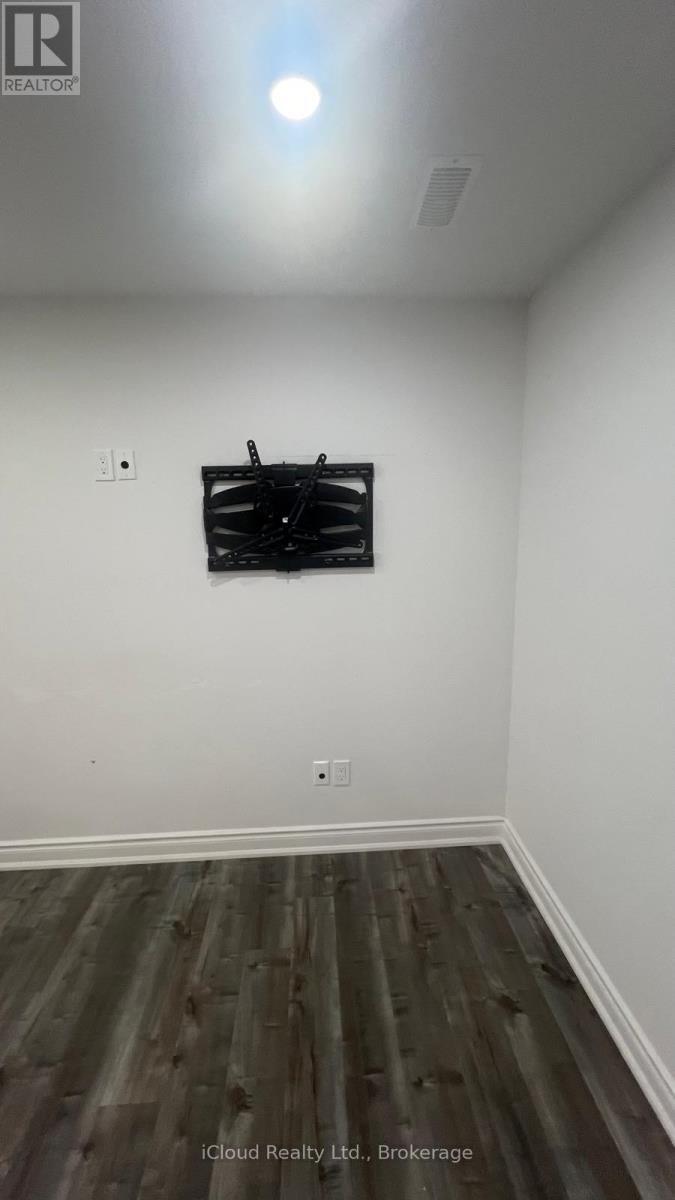 284 Landsborough Basment Avenue, Milton, ON - Indoor Photo Showing Other Room