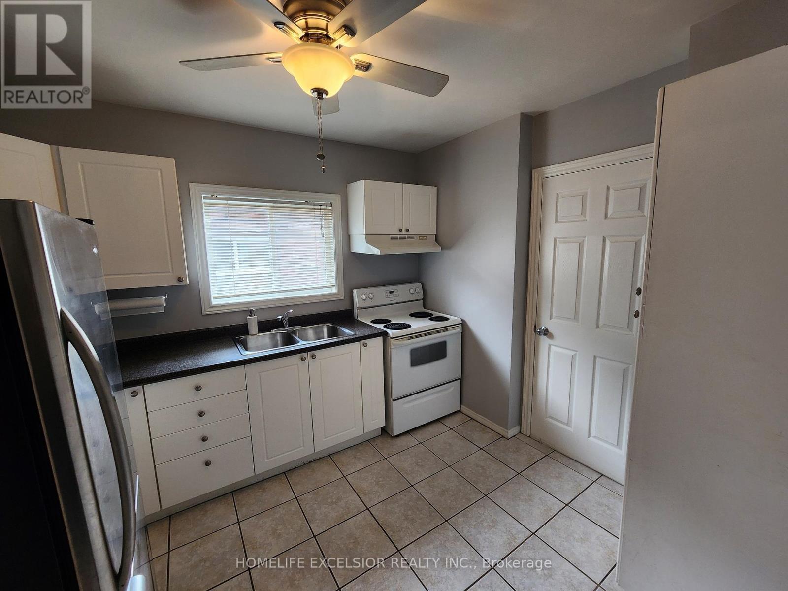 16 Sixteenth Street, Toronto, ON - Indoor Photo Showing Kitchen With Double Sink