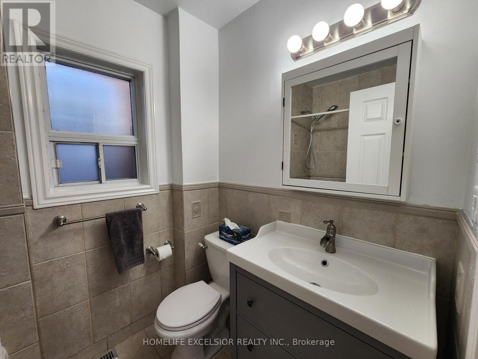 16 Sixteenth Street, Toronto, ON - Indoor Photo Showing Bathroom