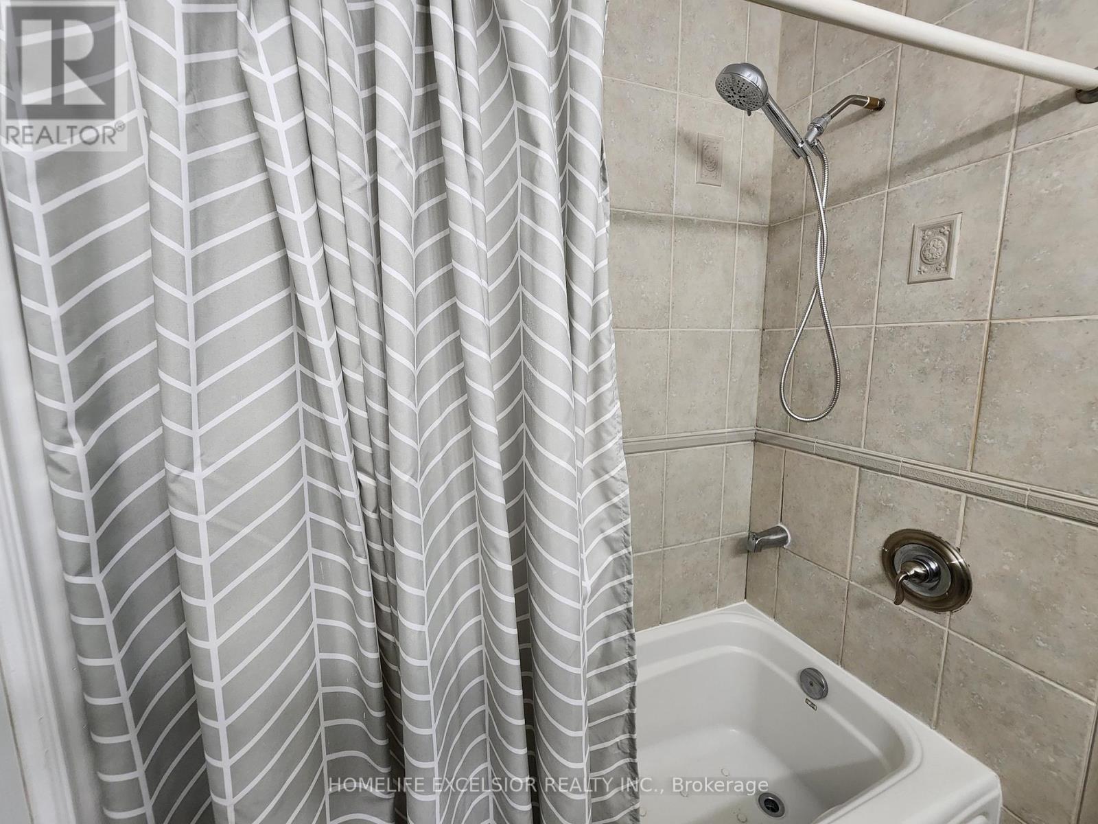 16 Sixteenth Street, Toronto, ON - Indoor Photo Showing Bathroom