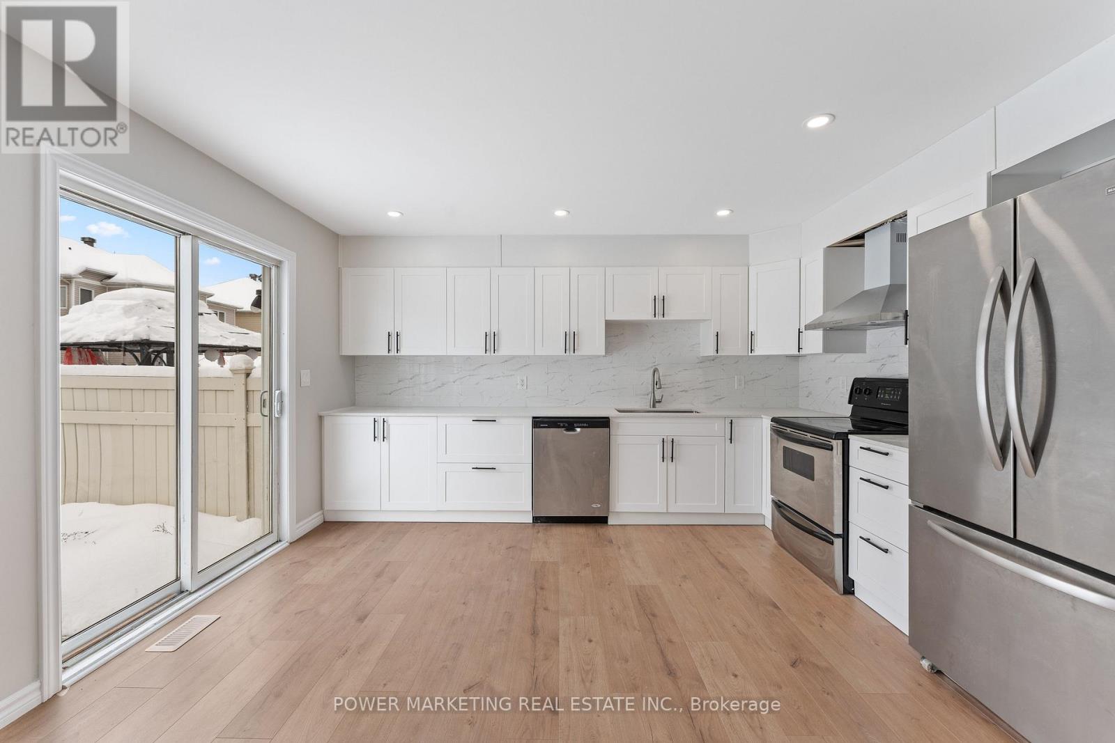 730 Scala Avenue, Ottawa, ON - Indoor Photo Showing Kitchen With Stainless Steel Kitchen With Upgraded Kitchen
