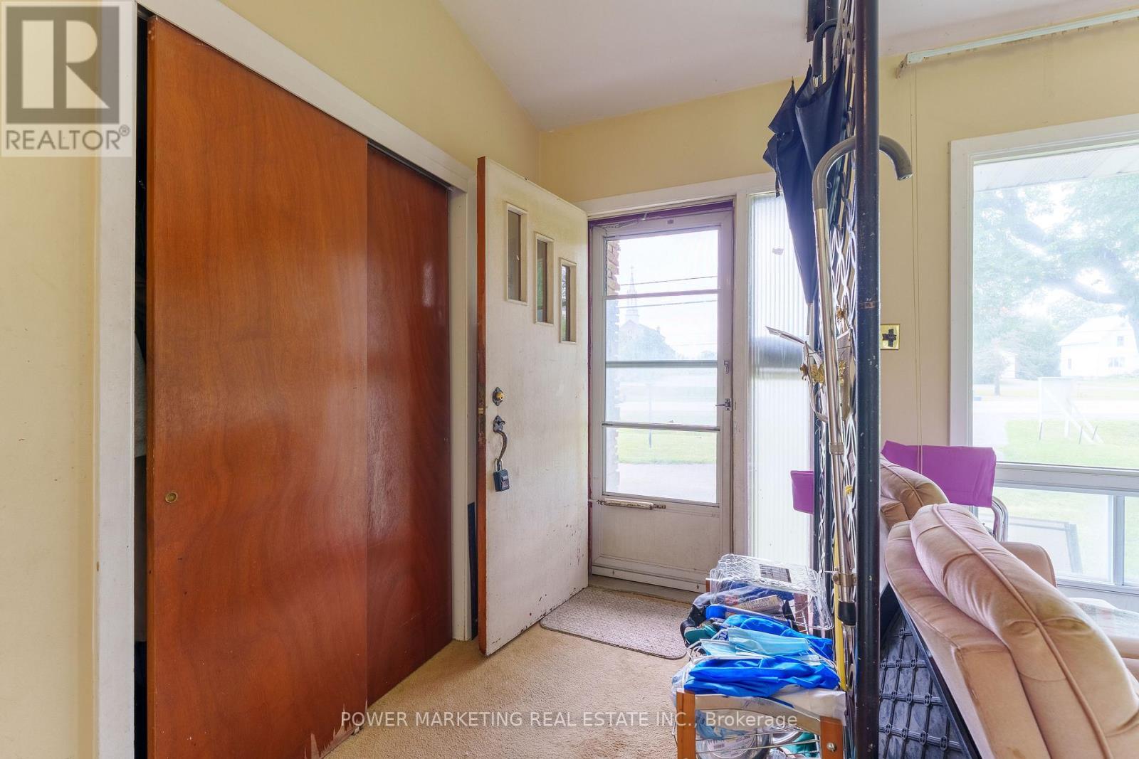 5329 Bank Street, Ottawa, ON - Indoor