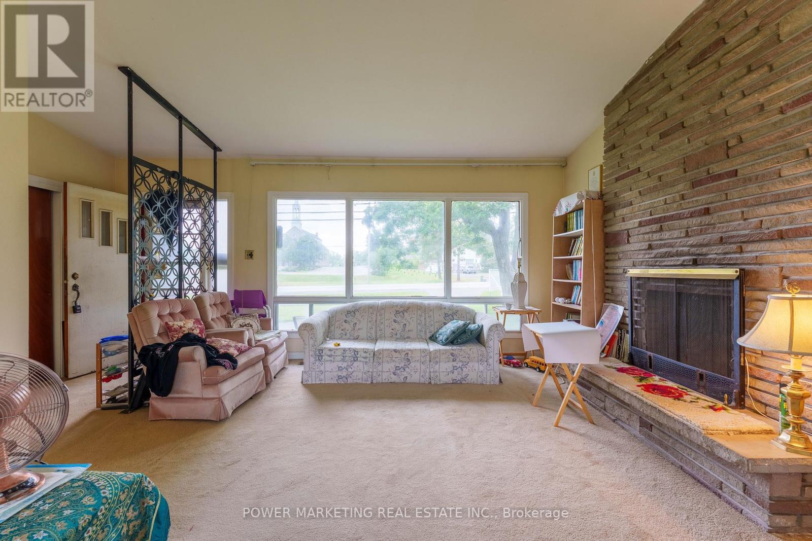 5329 Bank Street, Ottawa, ON - Indoor Photo Showing Living Room With Fireplace