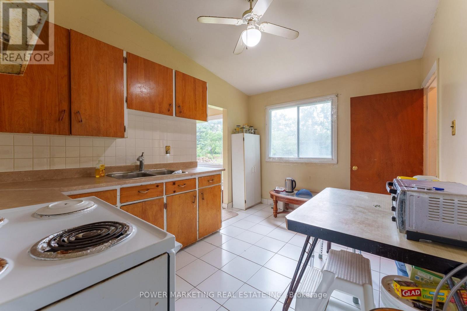 5329 Bank Street, Ottawa, ON - Indoor Photo Showing Kitchen With Double Sink