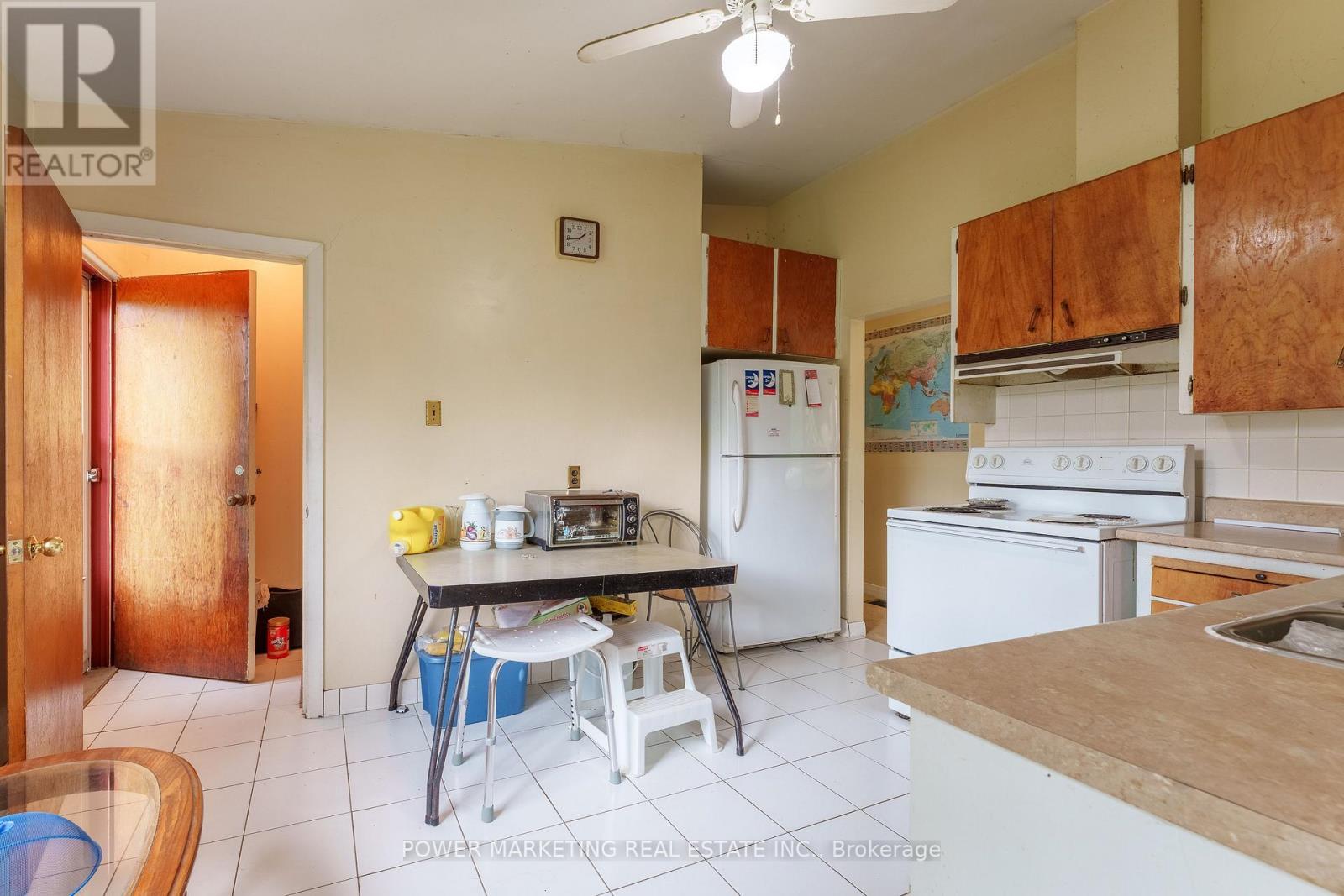 5329 Bank Street, Ottawa, ON - Indoor Photo Showing Kitchen