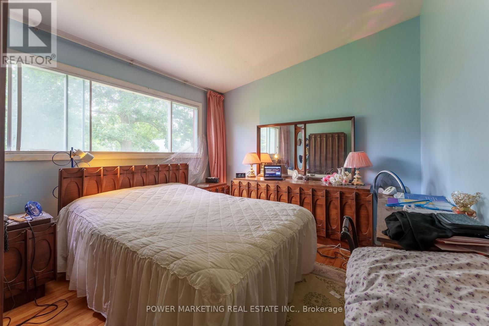 5329 Bank Street, Ottawa, ON - Indoor Photo Showing Bedroom