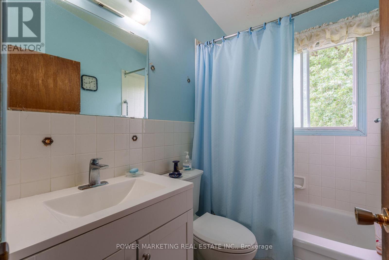 5329 Bank Street, Ottawa, ON - Indoor Photo Showing Bathroom